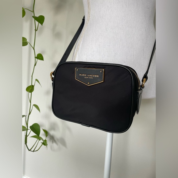 Marc Jacobs Voyager Nylon Crossbody Bag Black - Picture 1 of 13